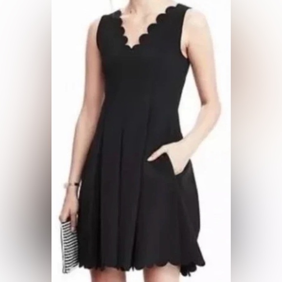 Banana Republic Dresses & Skirts - Banana Republic Black Dress Scalloped V Neck Hem